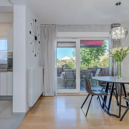 Chris's 2 Apartman